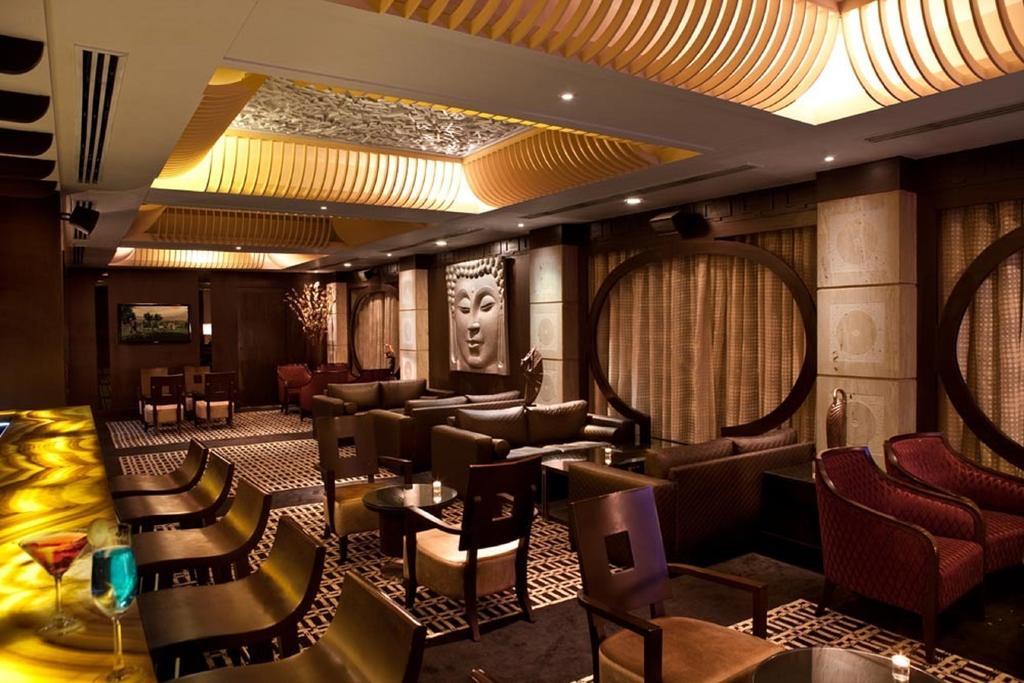 The Bristol Hotel Гургаон Екстериор снимка