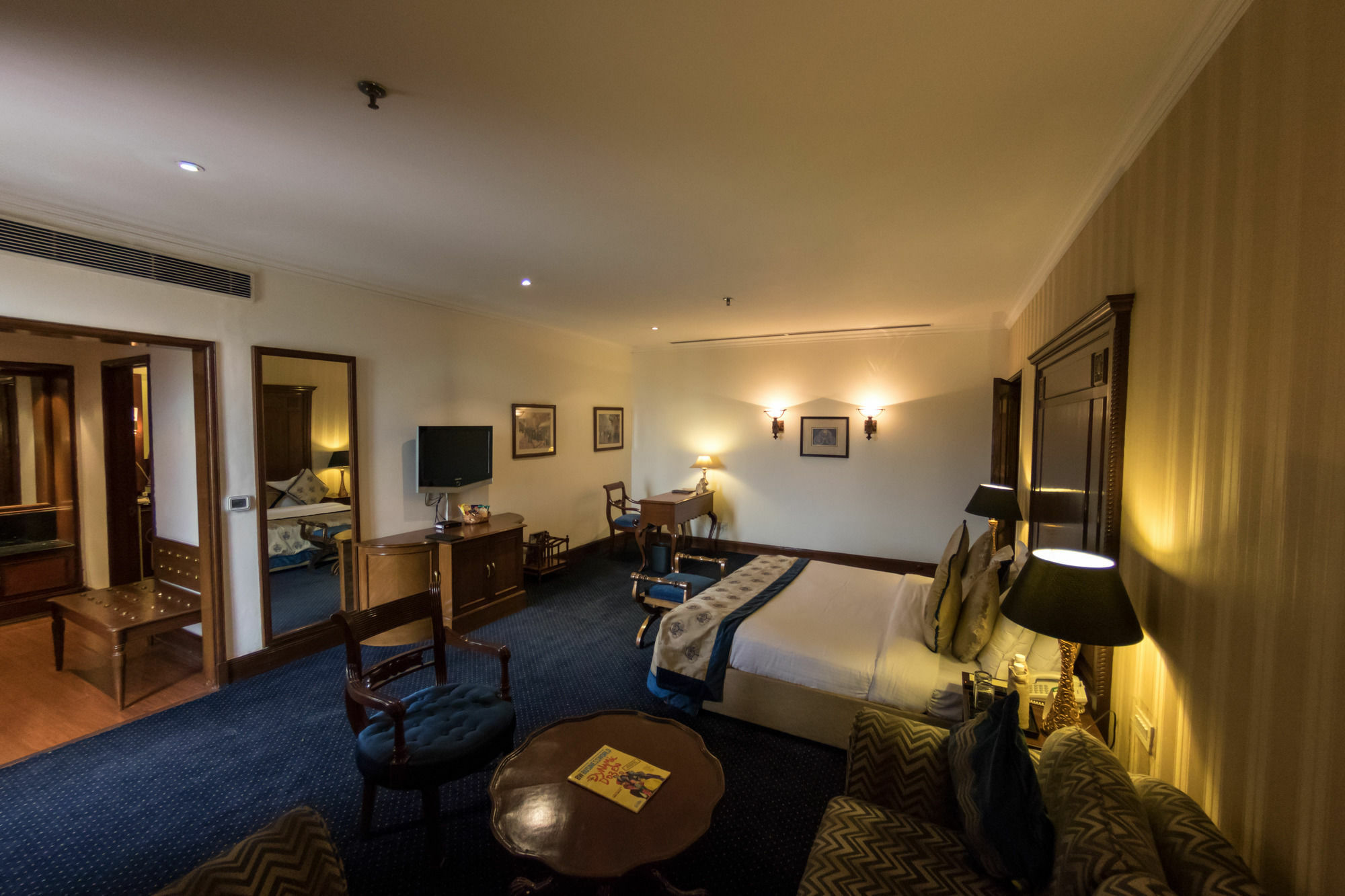 The Bristol Hotel Гургаон Екстериор снимка
